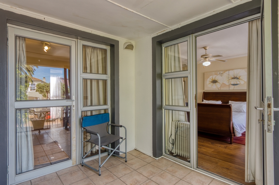 To Let 6 Bedroom Property for Rent in Greenways Golf Estate Western Cape